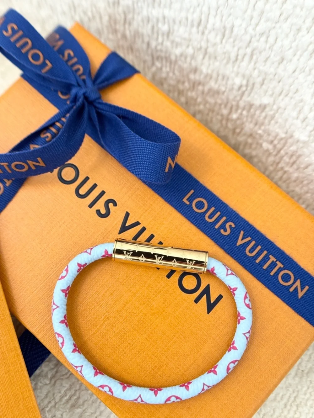 ✨NEW✨Louis Vuitton 2026 Monogram LV Confidential Bracelet 17 cm - Light Blue - Picture 5 of 11